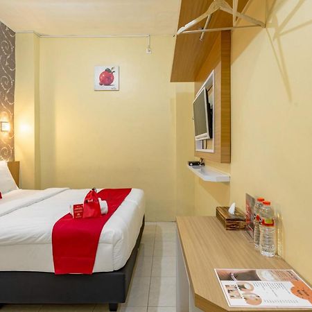 Reddoorz Near Dino Park Hotell Malang Exteriör bild