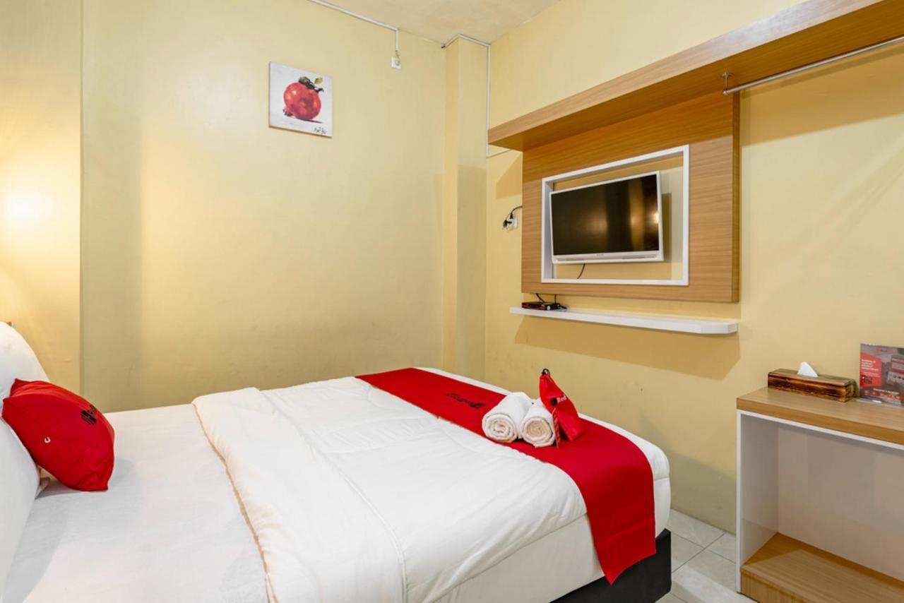 Reddoorz Near Dino Park Hotell Malang Exteriör bild