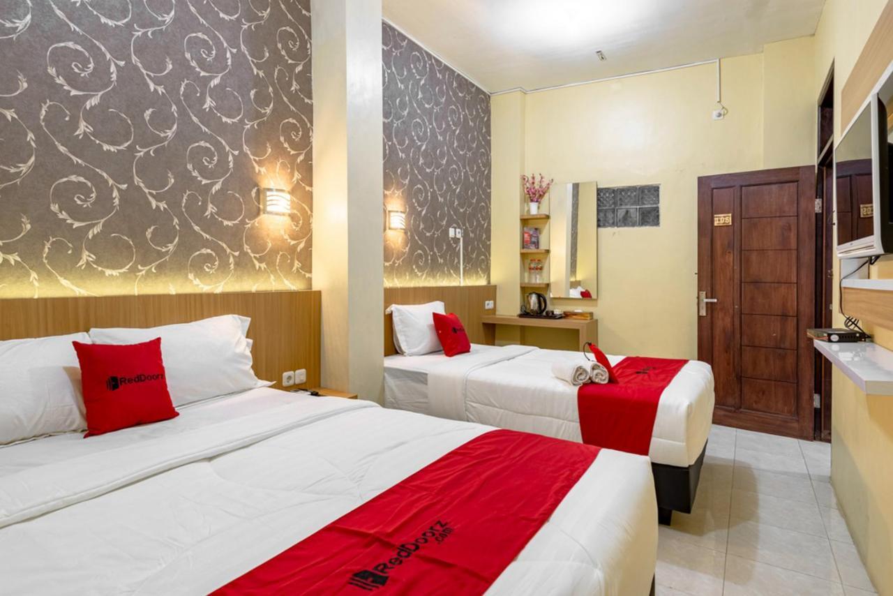 Reddoorz Near Dino Park Hotell Malang Exteriör bild