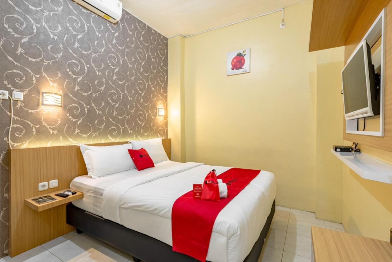 Reddoorz Near Dino Park Hotell Malang Exteriör bild